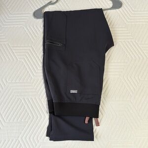 FIGS MEDIUM TALL Yola pants. Regular waist. Charcoal.